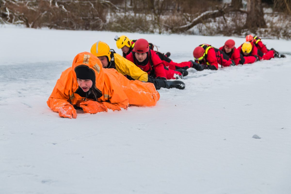 Pokazy ratownictwa lodowego dla uczniów szczecińskich szkół